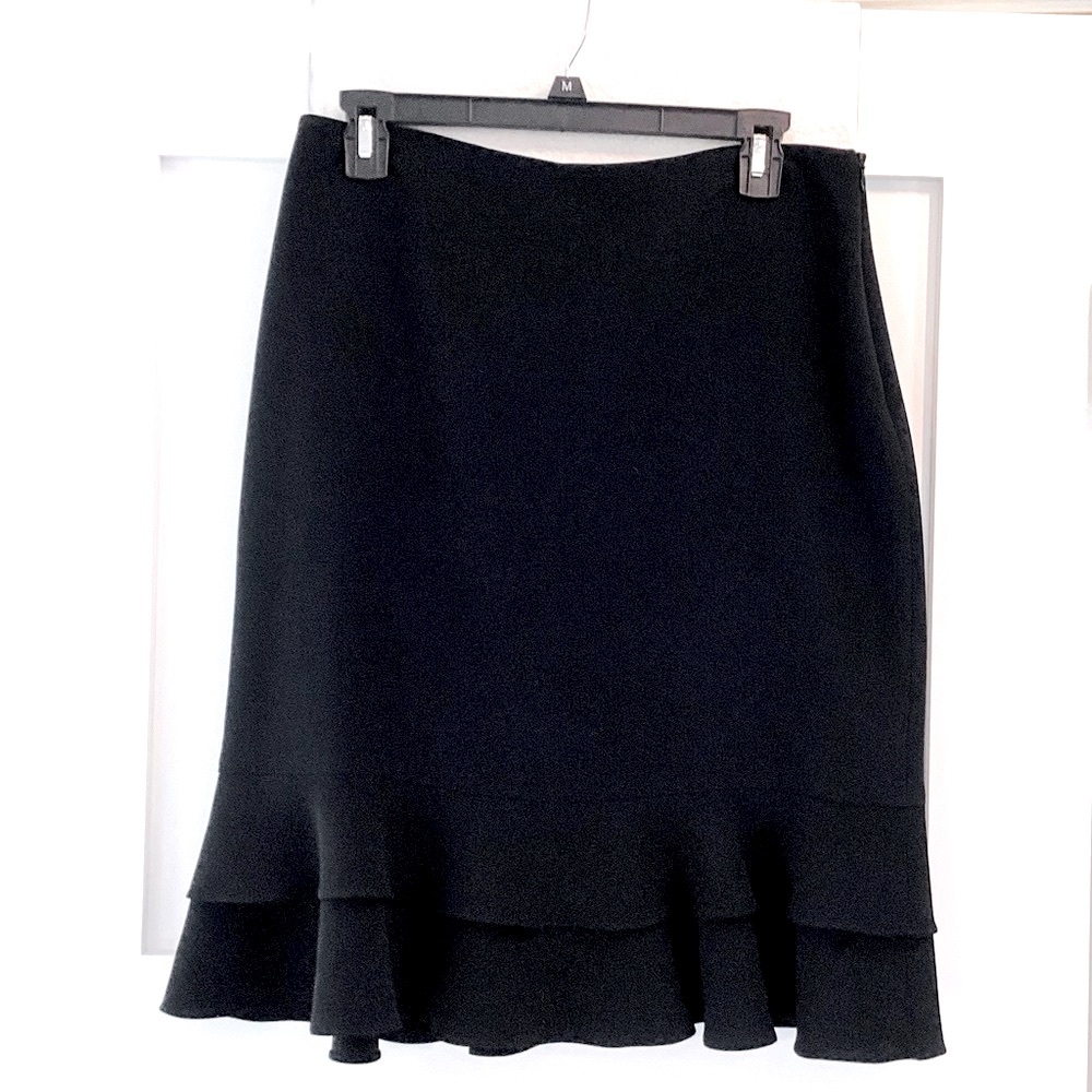 200. Louben black tulip hem lace skirt